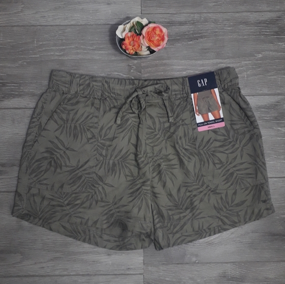 Gap | Pull on military green shorts - Picture 3 of 11